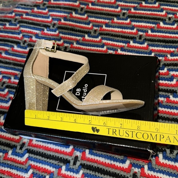 DB Studio Arya gold shoes - Picture 9 of 12